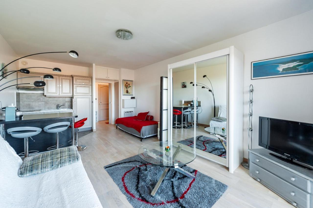 Grand Studio Avec Piscine Presqu'Ile De Giens Hyeres Luaran gambar
