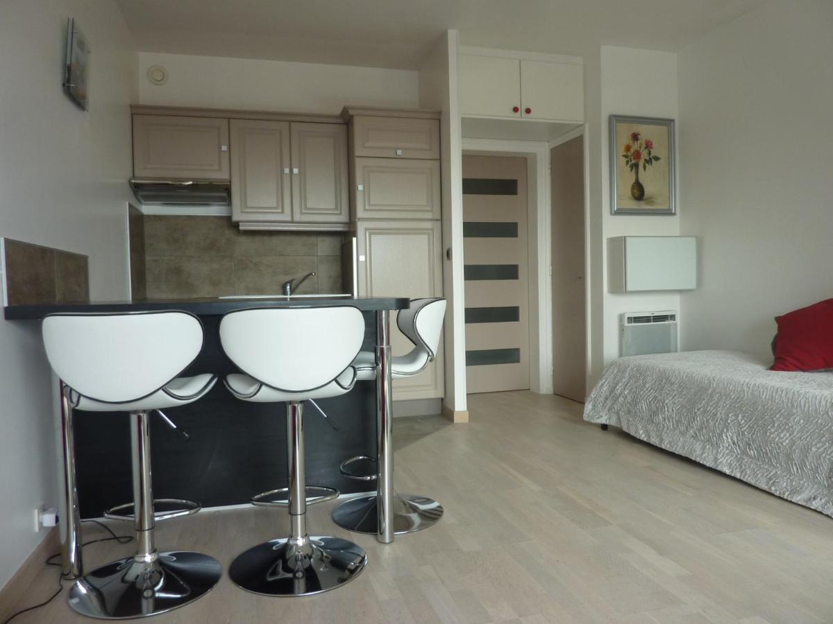 Grand Studio Avec Piscine Presqu'Ile De Giens Hyeres Luaran gambar